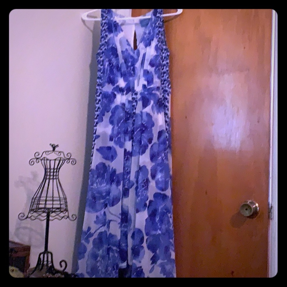 Never worn Vera Wang long floral dress